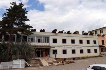 57 yıllık Oltu Devlet Hastanesi eski binası sökülüyor