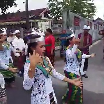 Tarian Bidu Timor dalam acara perayaan dari daerah perbatasan Timor Leste
