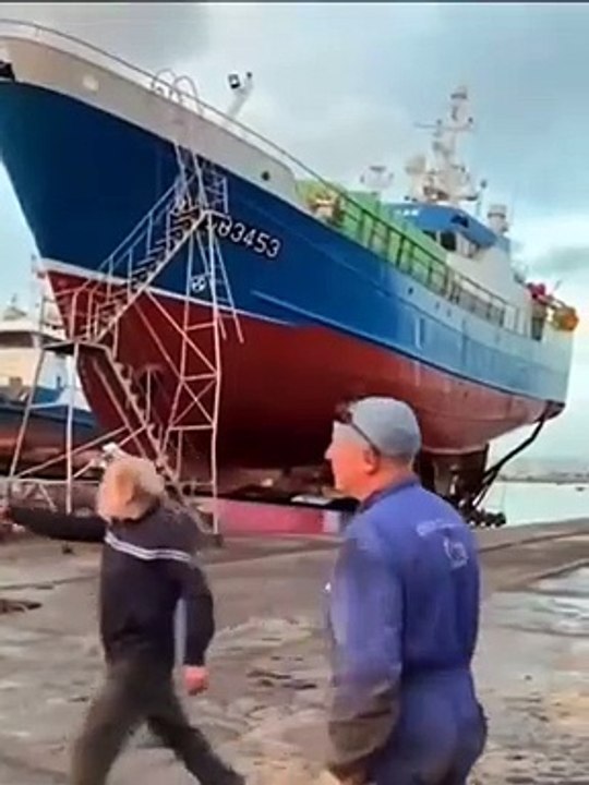 Mise à l'eau d'un bateau... enfin presque
