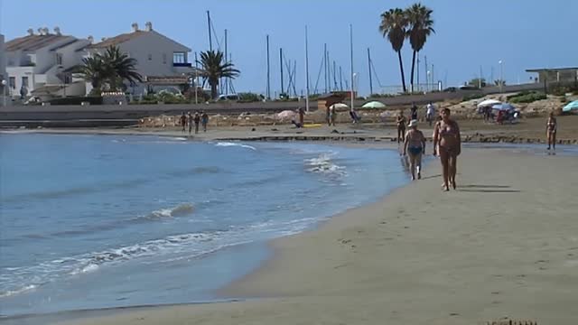 Ecologistas en Acción castiga con banderas negras a 48 playas españolas