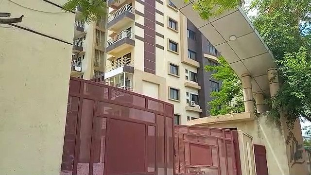Child dies after falling from 5th floor of apartment
