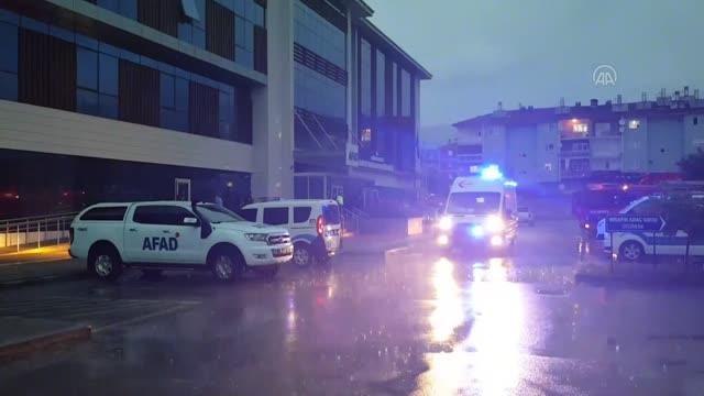 Erzincan AFAD Müdürlüğü binasına düşen yıldırım hasara neden oldu