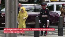 Los bolsos de la reina Isabel II: el misterio detrás de su uso en público