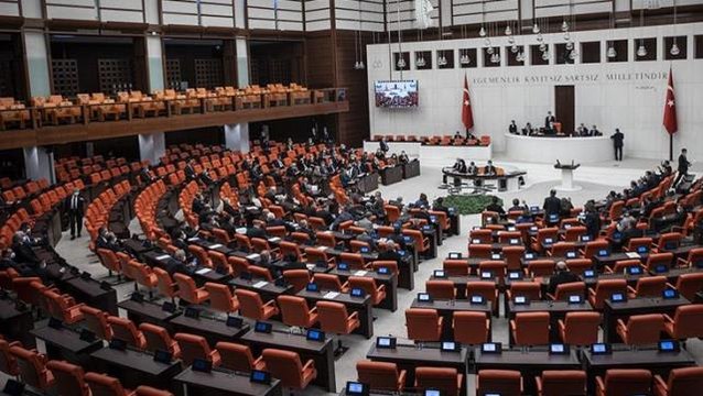 Adalet Komisyonu'nda kabul edilen sosyal medya ve internet haberciliğine ilişkin teklifin ilk 14 maddesi