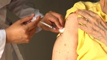Moradores del barrio Unidad de Propósito reciben vacunas antiCovid