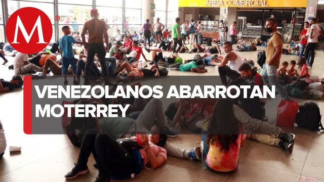 Abarrotan cientos de venezolanos la Central de Autobuses de Monterrey; Coahuila los rechaza