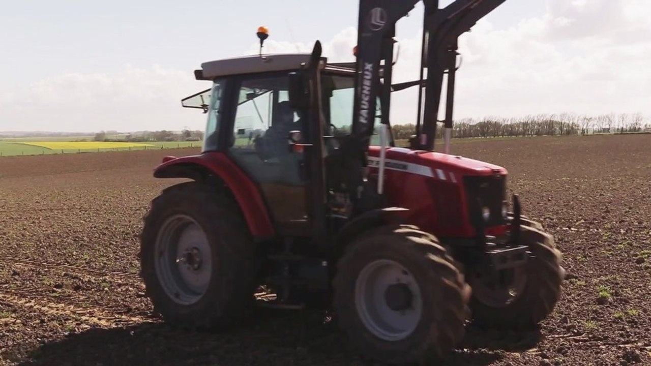 Landwirtschafts-Simulator 14 - Launch-Trailer: Traktor fahren & Kühe streicheln