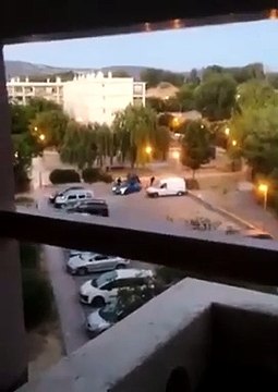 Vaucluse - Regardez les images effrayantes d’un homme enlevé et des coups de feu tirés en pleine rue à L’Isle-sur-la-Sorgue - VIDEO
