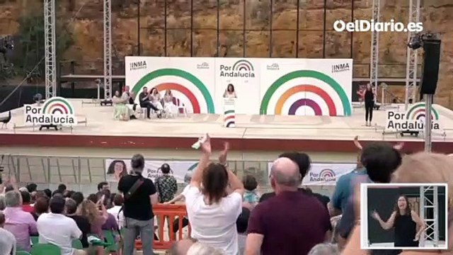 Un pavo real se cuela en el acto de Por Andalucía en Dos Hermanas (Sevilla)