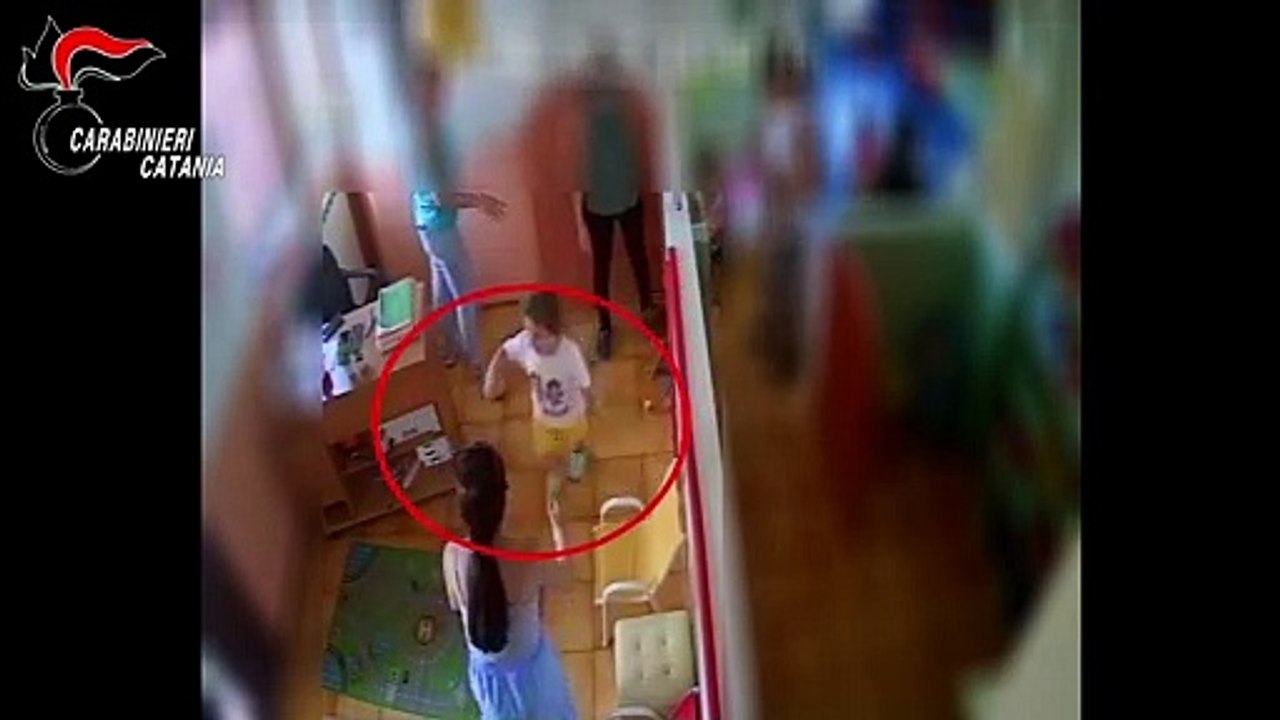 La piccola Elena in vita e il luogo del ritrovamento del corpo