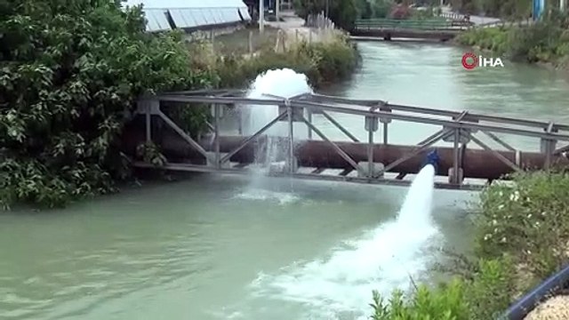 Antalya'da içme suyu ana borusu patladı, ortaya şelaleyi andıran görüntüler çıktı