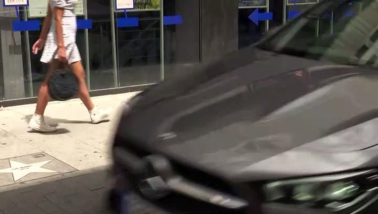 Aparece completamente destrozada la estrella de Penélope Cruz en el paseo de la fama de Madrid