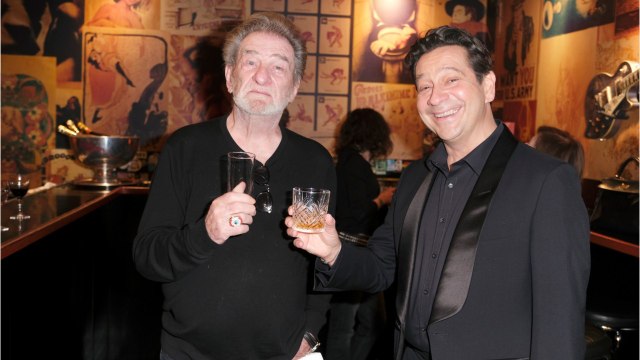 VOICI : « C’était un demi-frère : Eddy Mitchell toujours très touché par la mort de Johnny Hallyday
