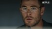 Spiderhead: Chris Hemsworth experimentiert im Trailer mit bewusstseinsverändernden Drogen