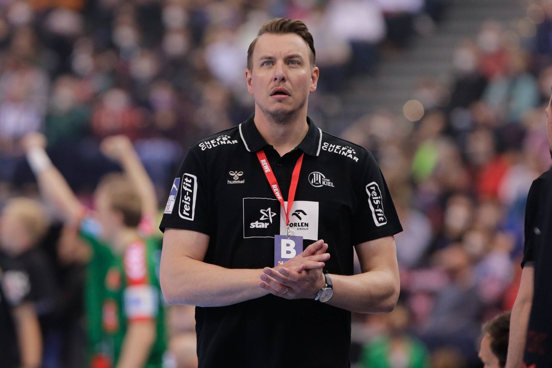 Jicha vor Barça: 'Egal, ob wir nur noch acht Feldspieler haben'