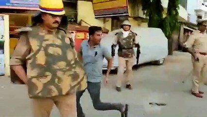 "மிக அழகான காட்சி” உபி போலீசாரின் கொடூர தாக்குதலை பாராட்டிய முன்னாள் டிஜிபி