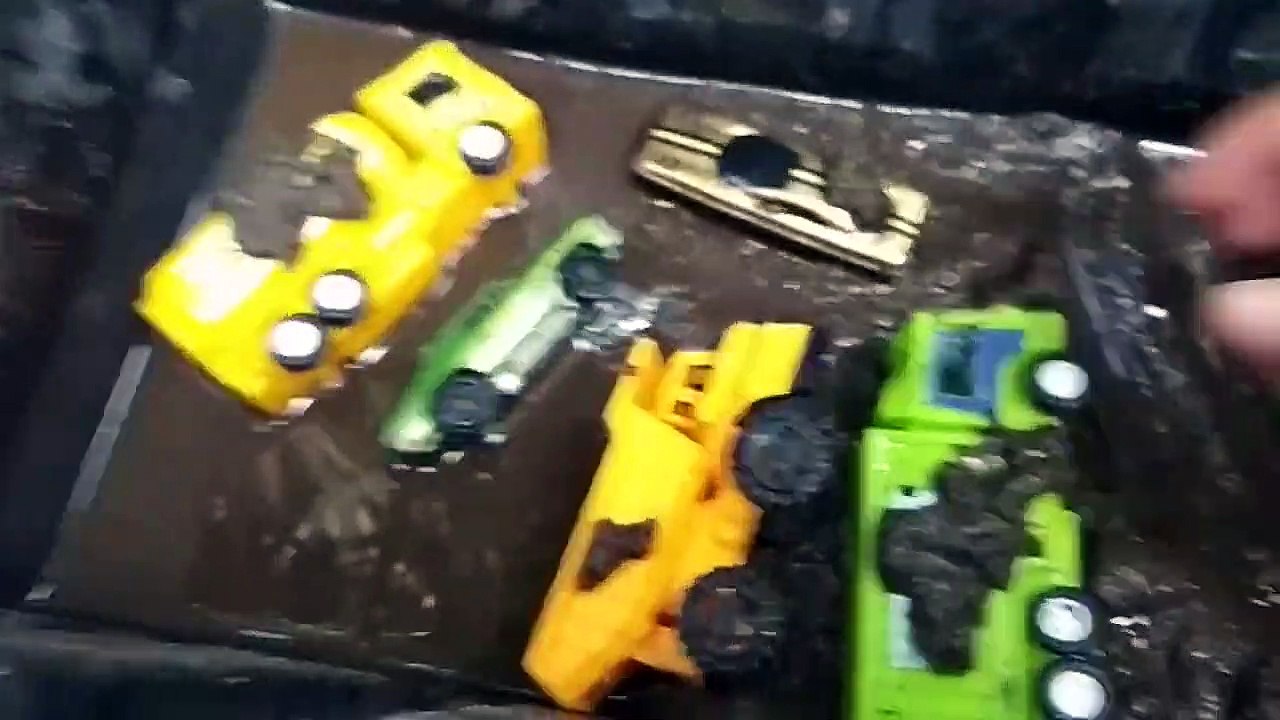 Membersihkan Mainan Mobil-mobilan, Truk Pasir, Truk Kontainer, Truk Tangki, Loader, Mobil balap,