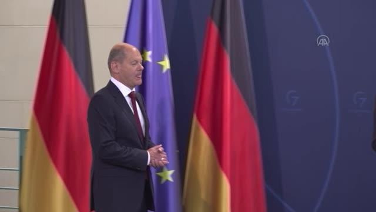 Almanya'nın G7 dönem başkanlığı için özel olarak hazırlanan posta pulu tanıtıldı