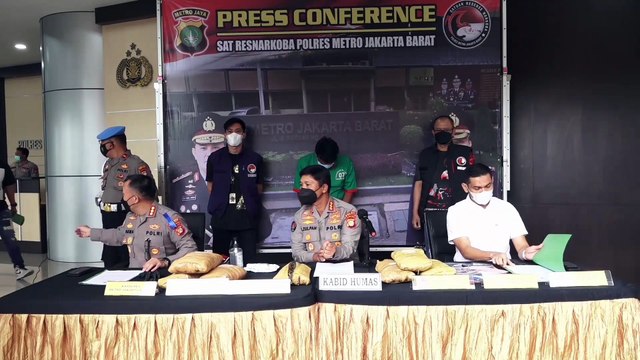 Polres Metro Jakarta Barat Ungkap 214 Kg Ganja Jaringan Sumatera-Jawa