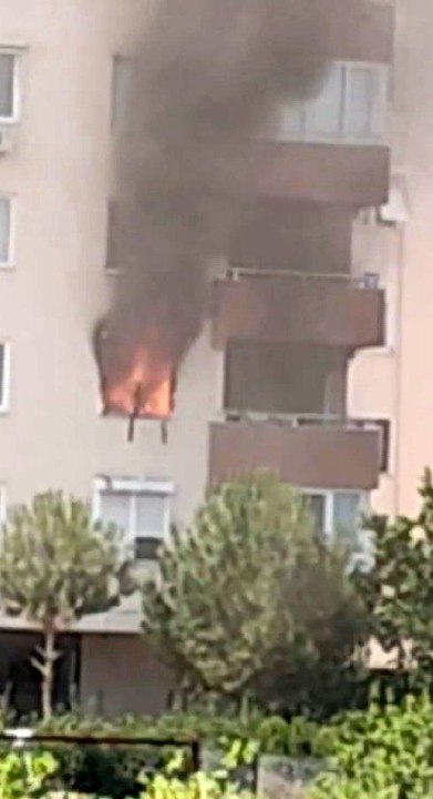 11 katlı apartmanda yangın çıktı, binadaki vatandaşlar tahliye edildi