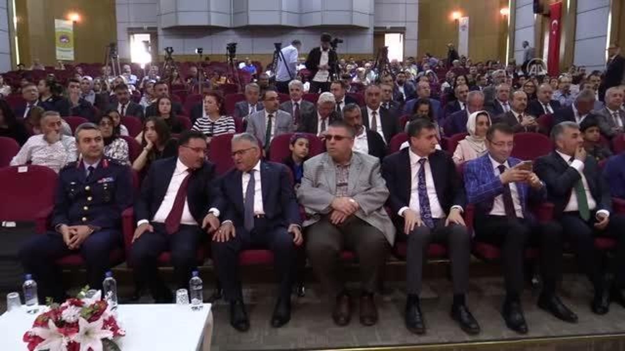 Hayırseverden diyabetli çocuklara sensörlü şeker ölçüm cihazı