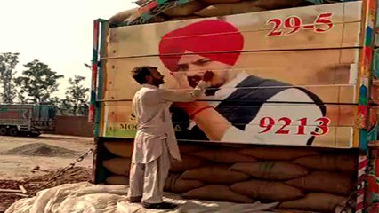 Sidhu Moosewala को पाकिस्तानी फैंस ने देसी अंदाज में दी श्रद्धांजलि, ट्रक पर बनाई फोटो*News