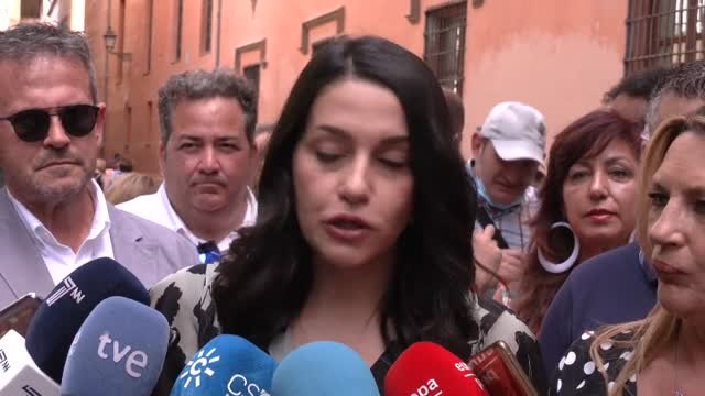 Arrimadas: Si votas a Cs, tienes el mismo Gobierno que hay ahora. Si votas al PP, te vas a encontrar a Olona de vicepresidenta