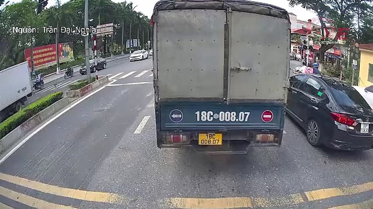Va chạm dải phân cách giữa đường