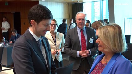 Брюссель закупает вакцину от оспы обезьян