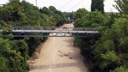 Emergenza siccità: il volo del drone sopra l'affluente del Po completamente prosciugato