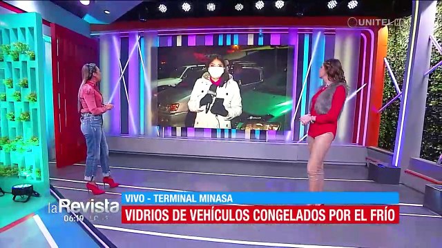 Vehículos amanecen con los parabrisas escarchados por bajas temperaturas en La Paz