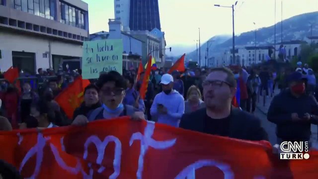Ekvador'da eylemcilerle polis arasında gerilim