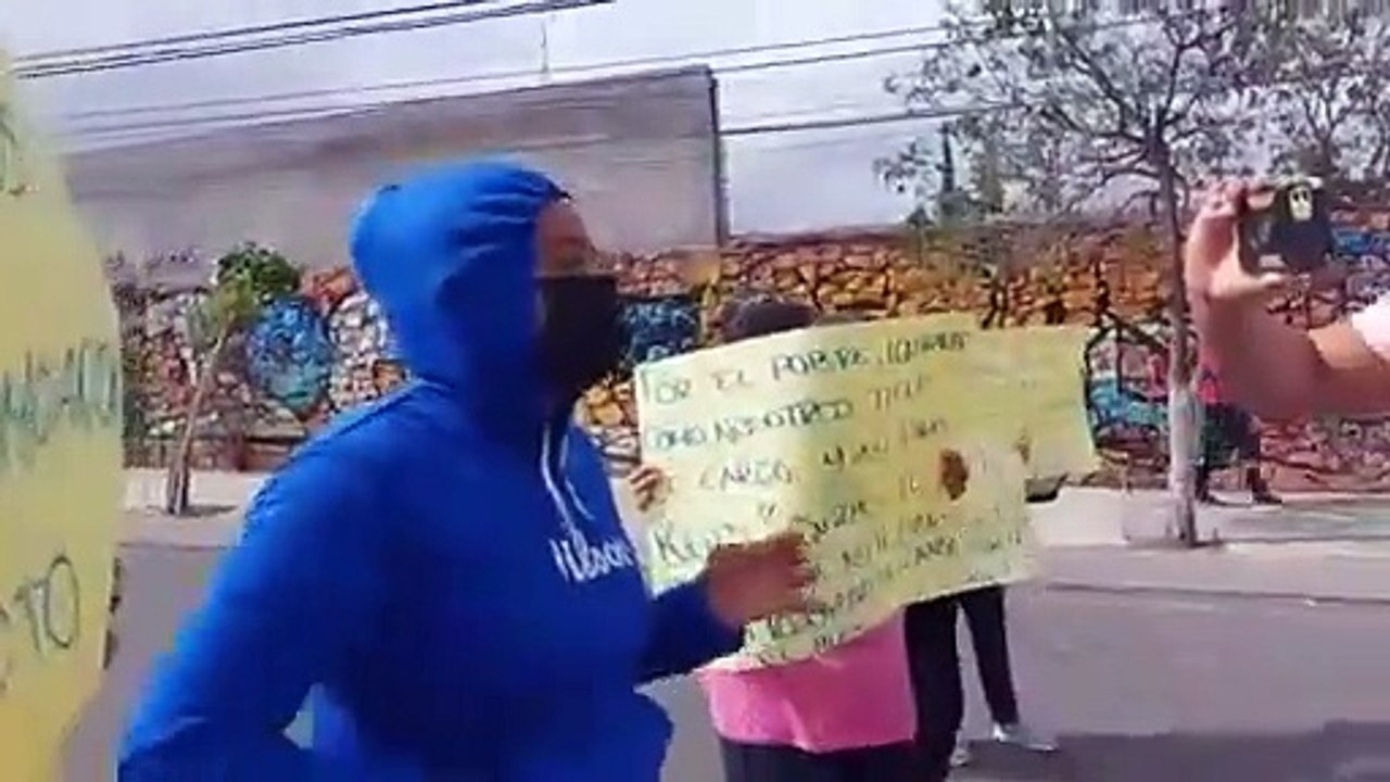 Vecinos de Pueblo Juriquilla se manifiestan en contra del desalojo