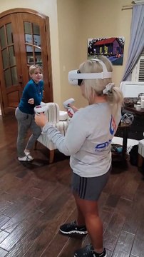 Cet enfant aura peur de mamie toute sa vie... Fail en VR