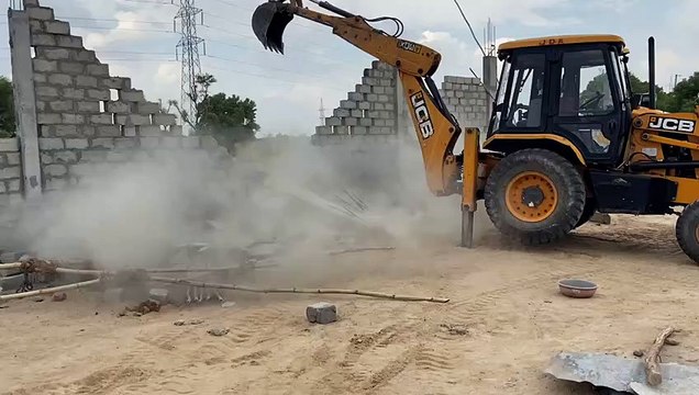चार मंजिला व्यावसायिक इमारत सील, शून्य सैटबैक पर किया जा रहा था निर्माण
