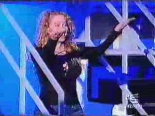 Mariah Carey fait une surprise lors d'une interpretation