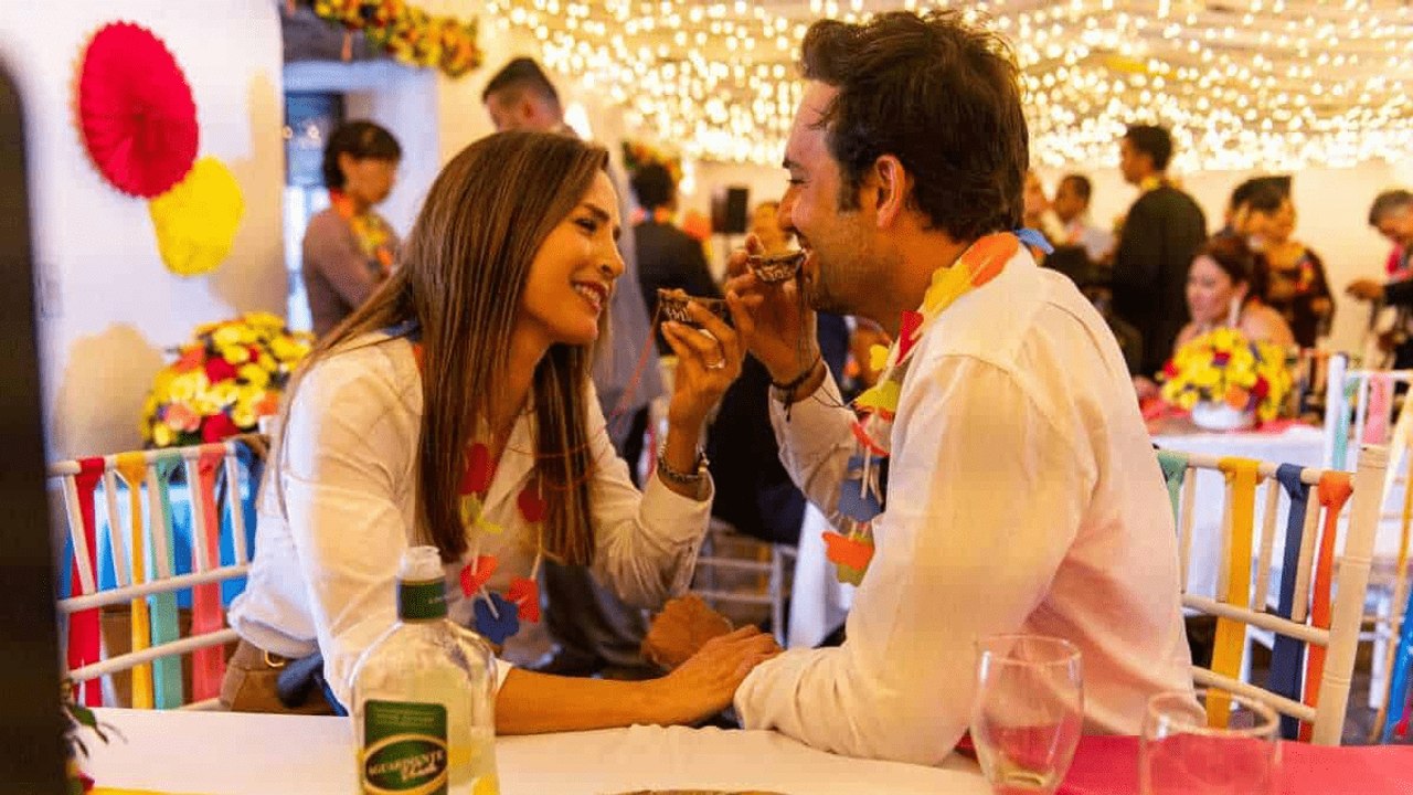 La reacción de Sebastián Martínez y Carmen Villalobos al beso de sus personajes