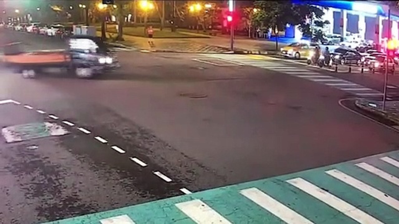 新竹逆子淋油縱火燒全家　駕車買汽油畫面曝光