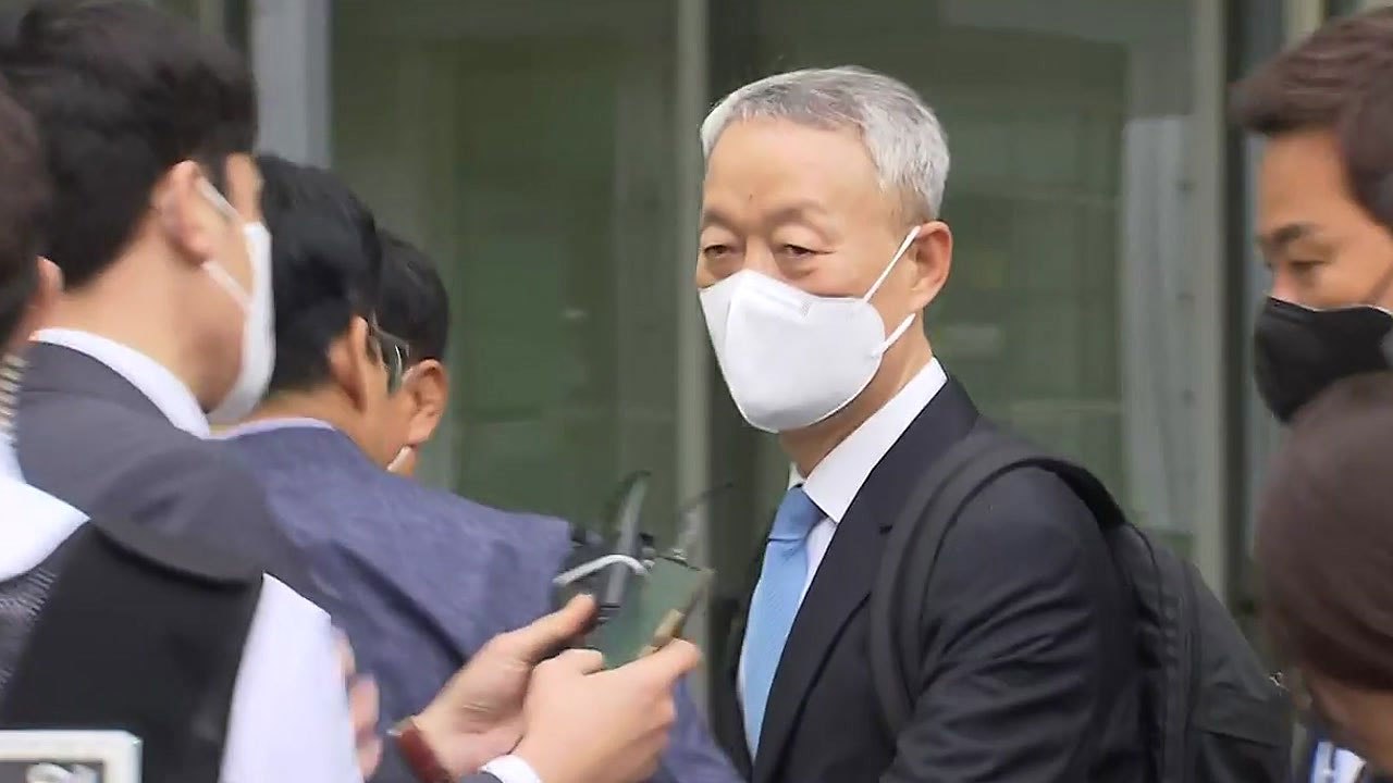 [이슈인사이드] 檢, 文 정부 전방위 수사...'블랙리스트' 윗선 확대는 제동 / YTN