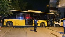 Sancaktepe’de ehliyetsiz görevli yıkamak için aldığı İETT otobüsüyle sokağa daldı