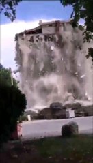 İzmir'de paniğe yol açan yıkım: O anlar kamerada