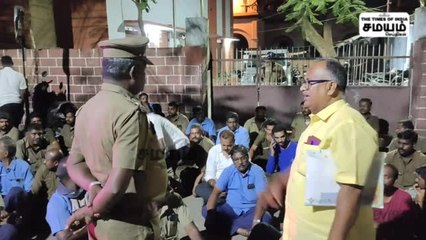 ஆதாரம் இருந்தும் கேஸ்ஸா ; காவல் நிலையத்தை முற்றுகையிட்ட அரசு பேருந்து ஓட்டுநர்கள்!