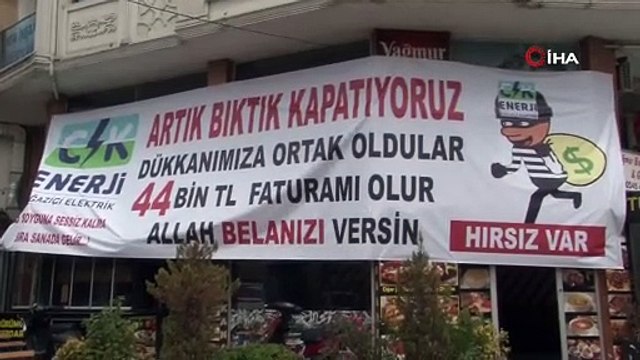 İşletmesine 44 bin lira elektrik faturası gelen esnaf 'hırsız var' pankartı astı, 'kapatıyoruz' dedi