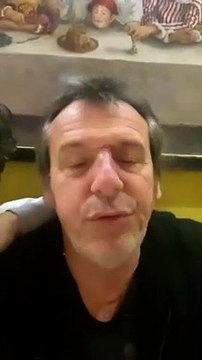 Stéphane Plaza et Jean-Luc Reichmann réagissent en vidéo à nos révélations exclusives sur l'animateur préféré des Français ! Regardez les 2 stars de la télé ensemble...