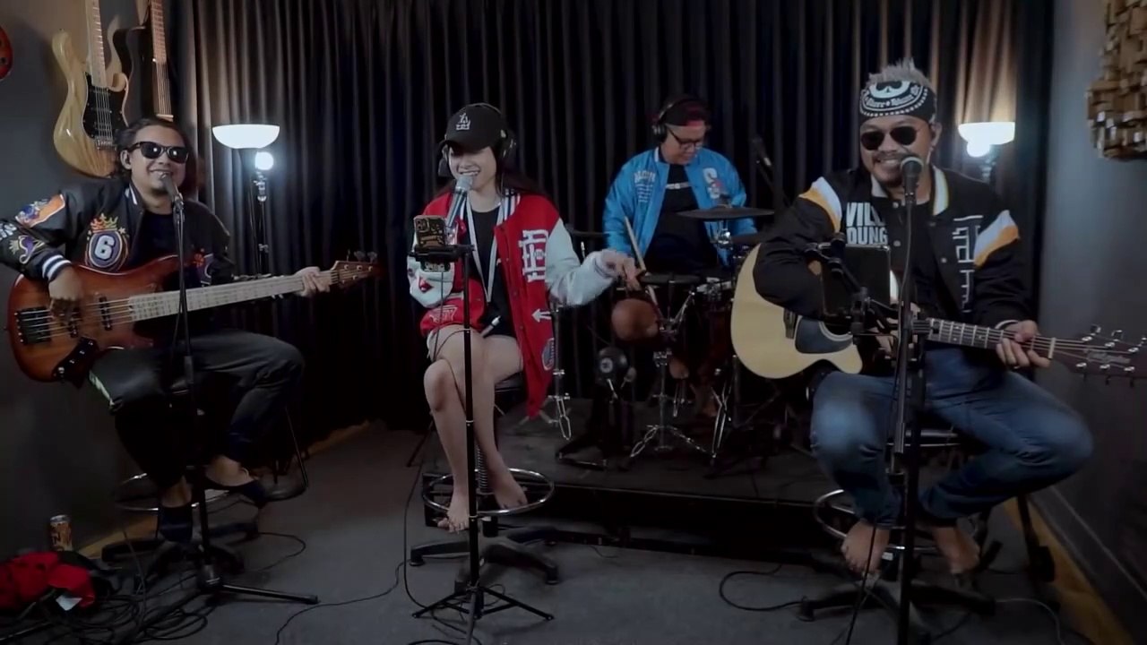 PECAH SERIBU - ELVY SUKAESIH -- 3PEMUDA BERBAHAYA FEAT SALLSA BINTAN COVER