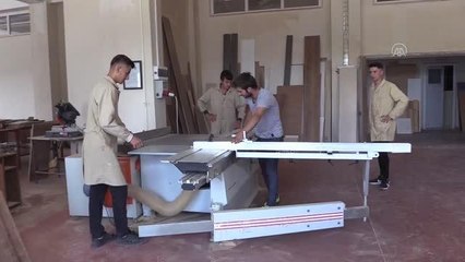 Meslek lisesi öğrencileri "Kürsülü Prompter" üretiyor