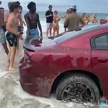 Une journée à la plage qui ne se passe pas comme prévue en Floride