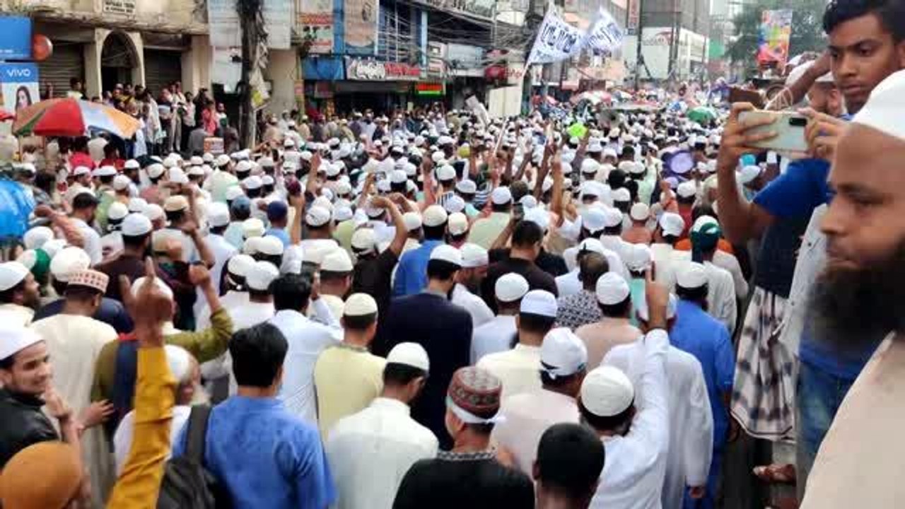 Bangladeş'te Hint yetkililerin Hazreti Muhammed'e hakareti protesto edildi