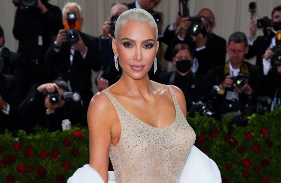 Kim Kardashian accusée d'avoir détruit la robe de Marilyn Monroe pendant le Met Gala