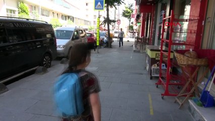 Flüt bahanesiyle çocuğu kaçırma girişimi kamerada